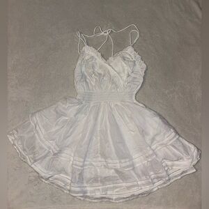 woman’s white sundress